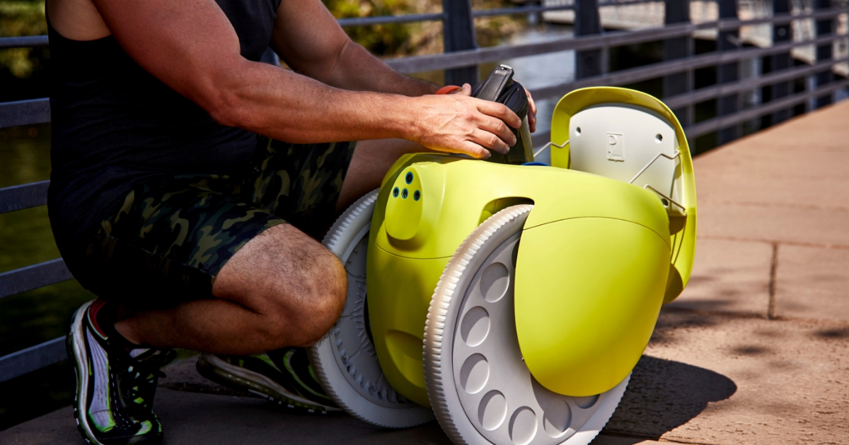 PiaggioFastFwd's tweet photo. It’s Car Free Day! Get out and walk with gitamini, the cargo-carrying following robot. #gitamini can carry up to 20 pounds so you can walk further on foot while not being limited by what you can carry. https://t.co/jZ0ExGC5E5 https://t.co/t73qNiCKgF