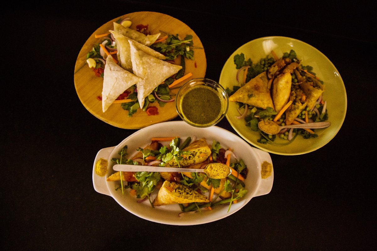 It’s always the right time for some samosas!

Order a 6 or 12 pack for 10,000/= &amp; 20,000/= respectively. 

Menu

-Seasoned beef 
-Chilly beef 
-Green peas
-Veggie fried rice

Whatsapp [+256789214240]