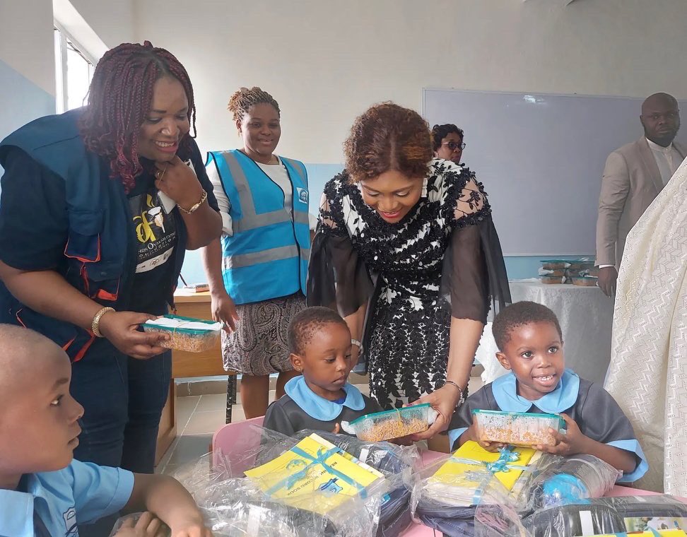 InnerCityHQ's tweet photo. PHOTO HIGHLIGHT 📷 - THE FIRST OF MANY SCHOOL MEALS AT THE INNERCITY MISSION SCHOOL IBEJU-LEKKI, LAGOS STATE 🇳🇬 https://t.co/4oJfxRFVSF