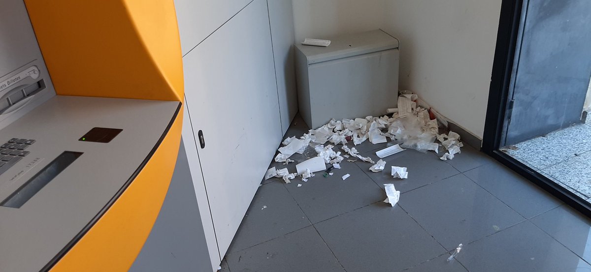 MariusMassalle's tweet image. @caixabank_cat Ens vau tancar l&apos;oficina del Mercat del Triomf de Terrassa i teniu els caixers abandonats. Els clients ens mereixem més respecte