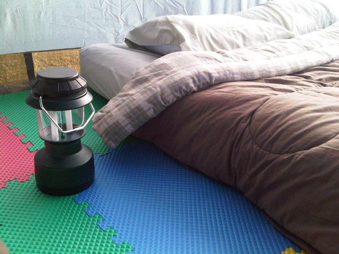 LetsEscapeCity's tweet photo. Lay foam squares under your air mattress/sleeping bag for a more comfortable sleep while camping!

#campingtip #campinghack #sleeping #sleepingbag #sleep #night #campers #camp https://t.co/hguBVdcOAO
