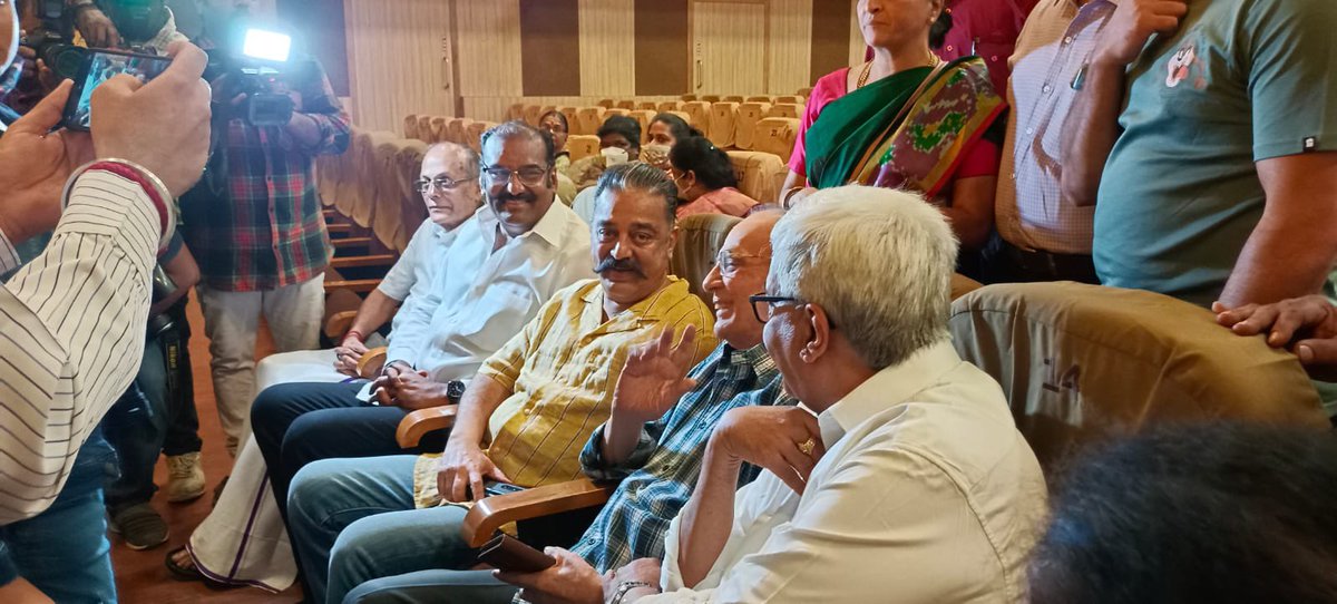 pudiharicharan's tweet image. .@ikamalhaasan rocking the new look 🔥 

#Indian2