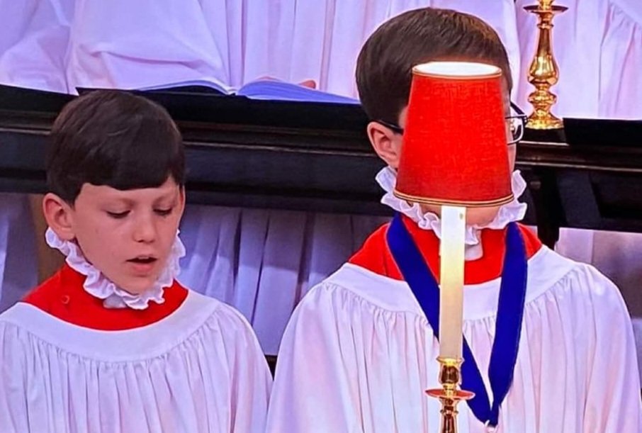 CorinaJackson1's tweet photo. Imagine being part of the queen's funeral. Its your big moment and this happens. #queensfuneral https://t.co/RtXWSKo6xg