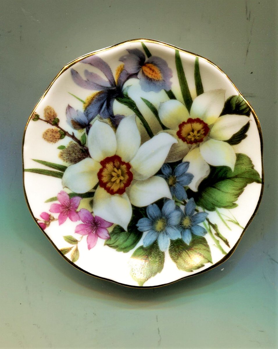 SwedeNoyd's tweet photo. Kathleen is watching the Queen's Funeral. When I walked in, she said look in the Glass top coffee table We still have the small plate I brought on our tour of Windsor Castle. Sure, enough on the back there is still the price tag......Windsor L 1.99 https://t.co/bB8N3PX37F