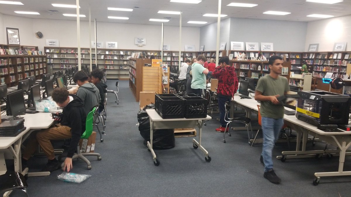 WolverineComp's tweet photo. IT students preparing laptops for distribution. Amazing kids completed about 200 in one period! @LHSintheNews https://t.co/vvbDAGnoTg