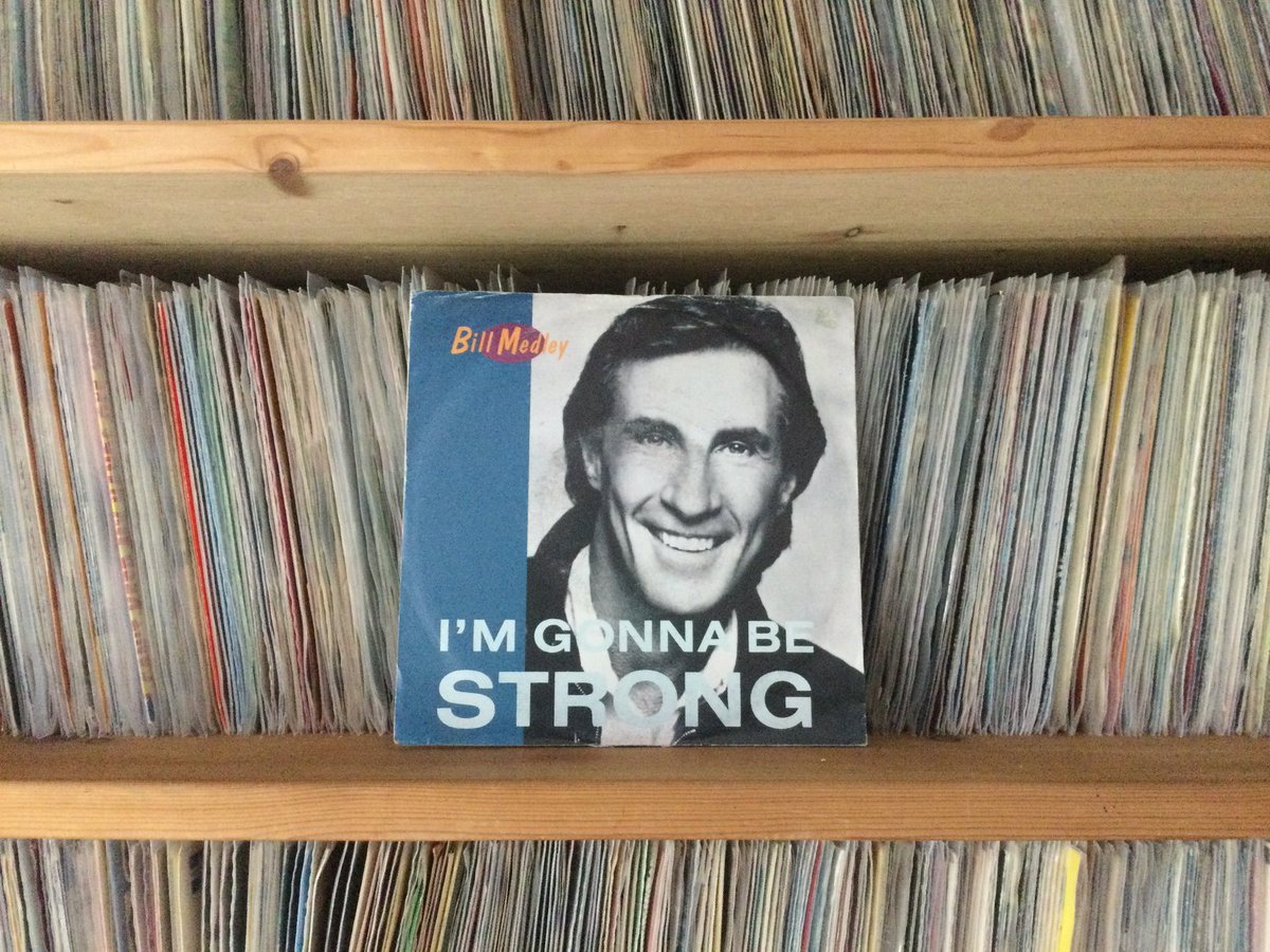 OMWtje's tweet photo. Zanger Bill Medley wordt vandaag 82 jaar. In 1988 stond Bill samen met Jennifer Warnes nr1 in Nederland met ‘(I’ve had) The time of my life’. Dit nummer komt uit de soundtrack van de film ‘Dirty dancing’. Bill’s single ‘I’m gonna be strong’ komt ook uit 1988. https://t.co/YLpArGYWxK