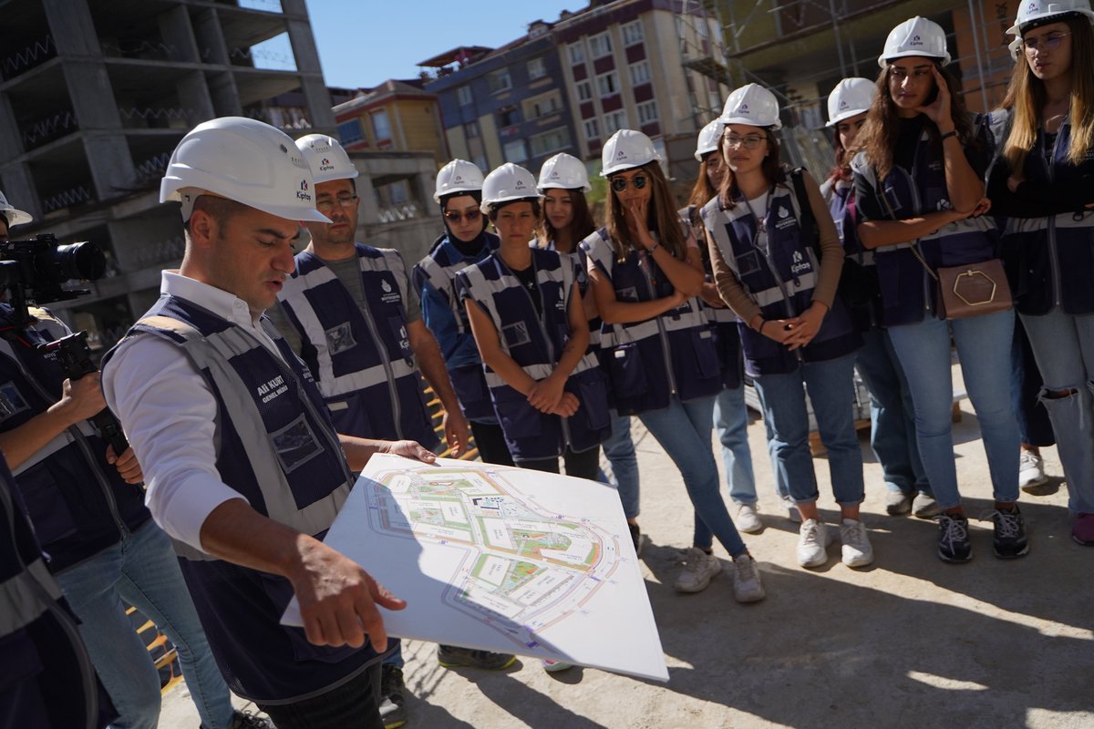 Büyüt Hayallerini Gelişim Programı başladı @kiptaskonut ve @ibbvakfi iş birliğiyle sosyal sorumluluk projemizin açılışını yaptık Fikir öncülüğünü @dk_imamoglu yaptığı @buyuthayalleri eğitim bursu alan kız öğrencilerimiz gezi, eğitim ve kültür sanatla dolu haftada bizimle olacak