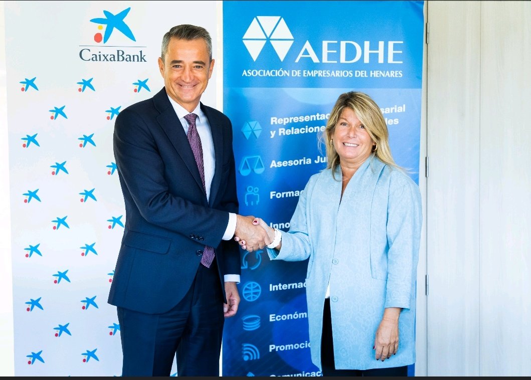 <a href="/aedhe/">AEDHE</a> y <a href="/caixabank/">CaixaBank</a> firmamos un convenio de colaboración para patrocinar durante los próximos 12 meses distintas actividades q ayuden a fortalecer y desarrollar el tejido empresarial en el Corredor del Henares.
En #caixabank queremos estar siempre cerca de nuestras empresas 👌