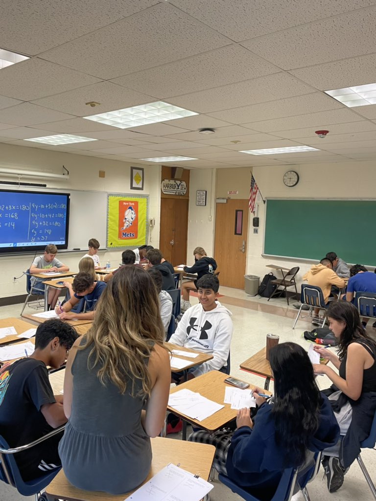 Ss hard at work during station teaching  @MsJPetrungaro #ewlearns