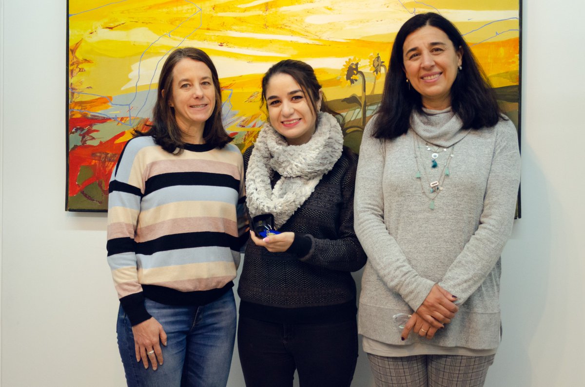 FcpysUNCuyo's tweet photo. 🥇La Decana Dra. María Eugenia Martín y la vicedecana Lic. Prof. Mariana Castiglia recibieron a Julieta Camila de la Rosa, quien recibió la medalla a Mejor egresada de Trabajo Social 2020 y 2021.
¡Felicidades Julieta! 👏
#LaCasaComún
#AgendaFCPyS https://t.co/y2UAakH7N7