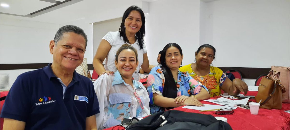 sandylesmes's tweet photo. Iniciando formación taller de profundización Matemáticas Ciclo III Que hablen los datos. @EvelynAriza2 @JohanaCifuente5 https://t.co/gm5V7LiXor