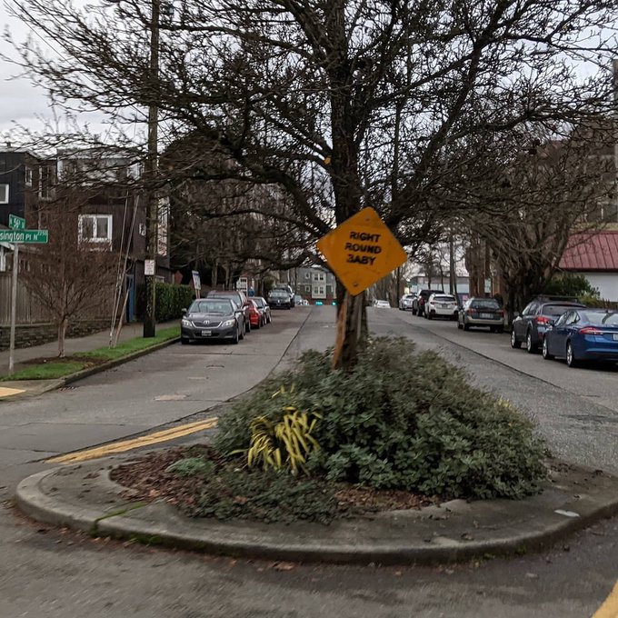 dongho_chang's tweet photo. "I want you Luvvv..." Roundabouts and traffic circles reduces speed/speeding and is #SafeSystemDesign tool. Intersection treatment has reduced fatal and serious injuries crashes between 78% to 82% (per FHWA proven safety countermeasure data). #RoundaboutWeek https://t.co/7PCYG29Ypt