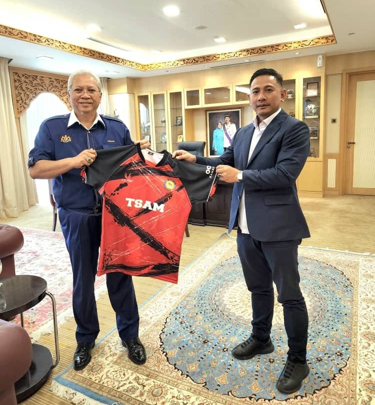 AnnuarMusa's tweet photo. Selamat maju jaya saya ucapkan kepada team ragbi Kelantan di SUKMA. Semoga berjaya membawa balik pingat emas buat sek kito. Tahniah di atas kemenangan 24-14 menumpaskan Wilayah Persekutuan pagi tadi. 💪 #GomoKlateGomo https://t.co/7a7xCCUEL0