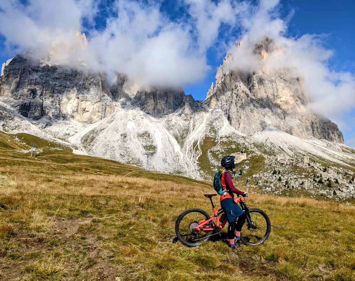 danielavivanova's tweet photo. Some nostalgia from last week's unforgettable adventure in the Dolomites 💙🤍 #mtb #italy #dolomites https://t.co/mBJM9RubCE