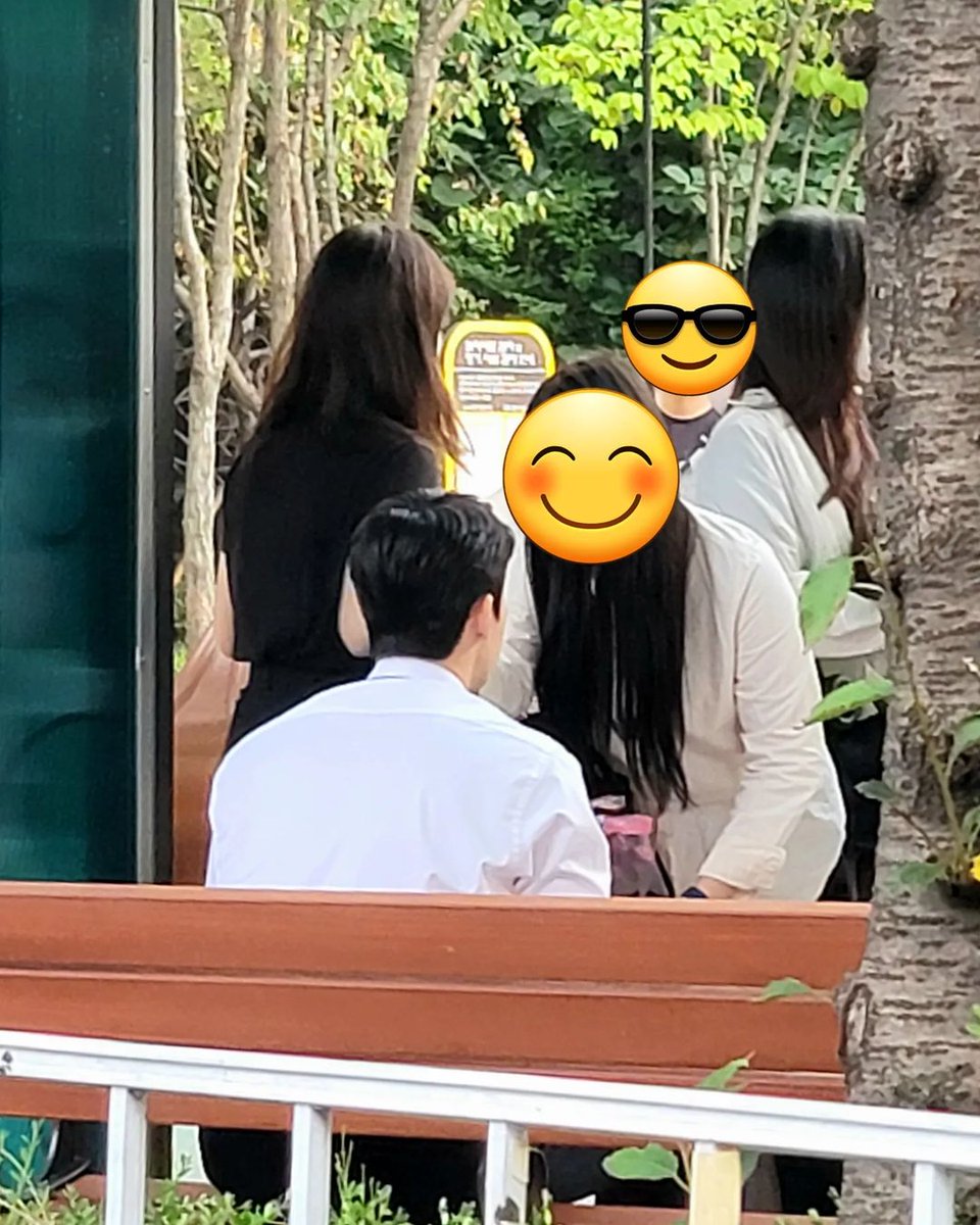 Yeonseok411_IFC's tweet photo. 20220918 ๐ธ #YooYeonSeok spotted filming #TheInterestsofLove today ๐ค
"Even his back is handsome. ๐๐๐
#YooYeonSeok #Iwillbeyourfan~
I enjoy watching #NarcoSaints too"
๐ https://t.co/8e6fOJiael https://t.co/9g5nIeQ6uH