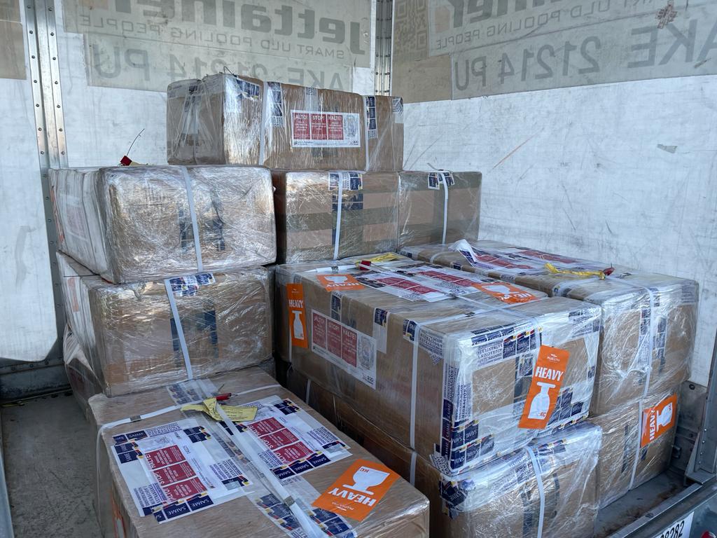 EmbaVEespana's tweet photo. #IMPORTANTE: Se comunica a la ciudadanía venezolana residente en España la llegada de valijas de Pasaporte a la ciudad de Madrid. Estamos organizando la logística de envío a nuestros 5 Consulados, los cuales, una vez organizadas las listas, informarán por los canales regulares. https://t.co/XzDvCWuWa5