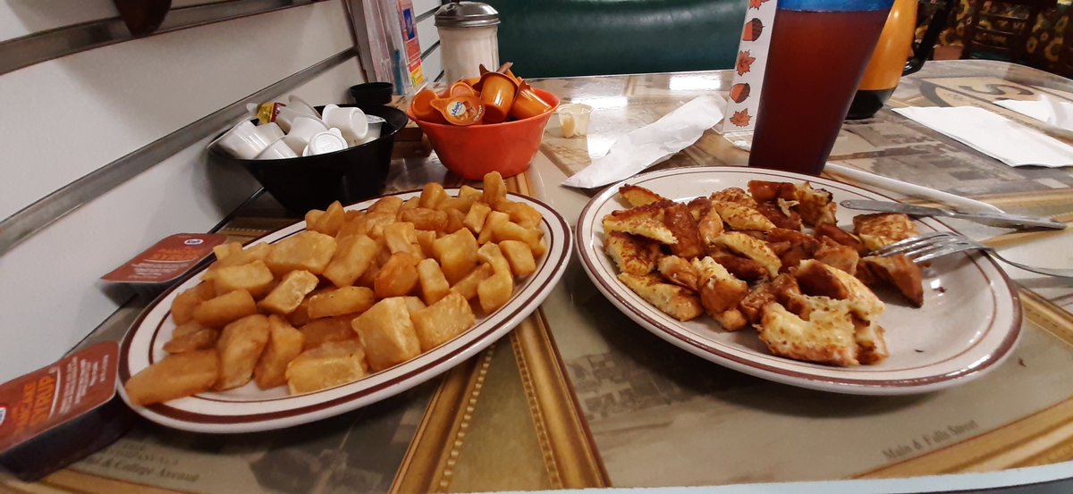 FototakerTony's tweet photo. DOing #OURpart to #support #localBusiness by going out. Once #local #smallBusinesses go, the others will follow soon! Support your local #businesses over big #nonLocal #chainStores! #MomsFamilyRestaurant #WNY #westernNY @NiagaraFallsUSA #homefries https://t.co/HenCgevKjD