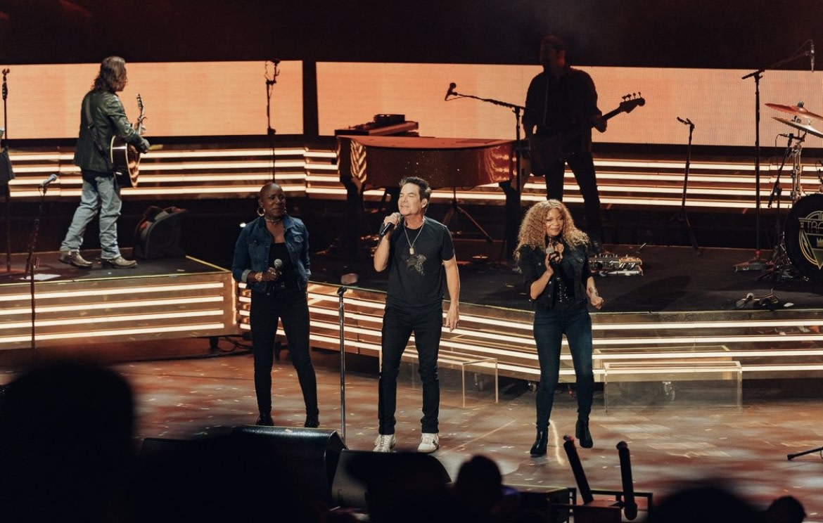 gallagherstage's tweet photo. We're posting once MORE about the epic @train #AMGoldTour. Why? Because we've got another article this month in #PLSN. Check it out at the link in our bio!
#ICYMI: We provided gold fascia with sceptrons attached, stage risers and marley flooring for the tour. ✨
#NewArticle https://t.co/geNURRckyC