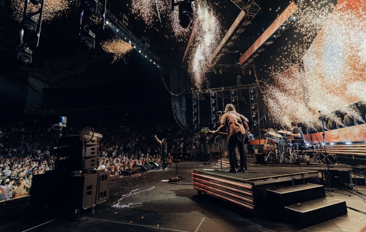 gallagherstage's tweet photo. We're posting once MORE about the epic @train #AMGoldTour. Why? Because we've got another article this month in #PLSN. Check it out at the link in our bio!
#ICYMI: We provided gold fascia with sceptrons attached, stage risers and marley flooring for the tour. ✨
#NewArticle https://t.co/geNURRckyC