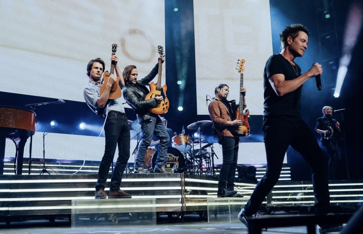 gallagherstage's tweet photo. We're posting once MORE about the epic @train #AMGoldTour. Why? Because we've got another article this month in #PLSN. Check it out at the link in our bio!
#ICYMI: We provided gold fascia with sceptrons attached, stage risers and marley flooring for the tour. ✨
#NewArticle https://t.co/geNURRckyC