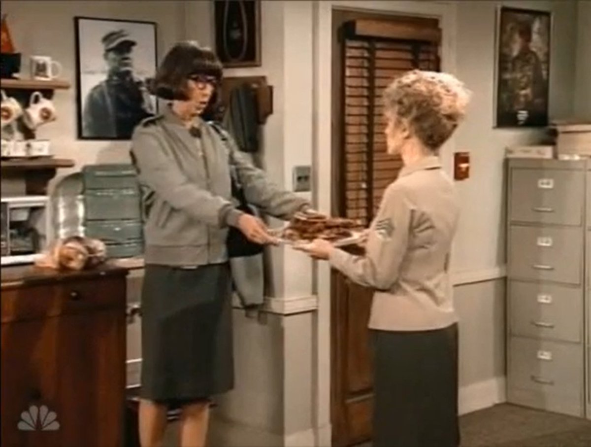 televisionaryZW's tweet photo. 9209. #MajorDad "Anything You Can Do I Can Do Perky" - When a daughter that had maybe two lines so far this season starts the ep, I realized that this show has just a few too many characters. But hey, this is a Gunny ep, so who cares! (B-) https://t.co/ZQFXFZ3dky
