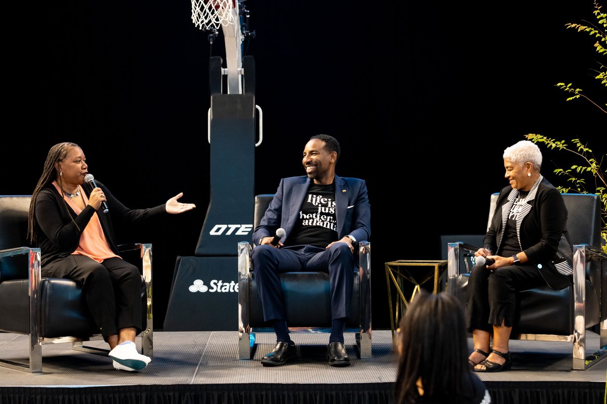 CVCofAtlanta's tweet photo. Attendees enjoyed a keynote panel with The Honorable @andreforatlanta ; The City of Atlanta’s 58th Mayor, The Honorable Shirley Franklin and award-winning journalist @waberosescott , host of WABE 90.1 FM’s Closer Look.

@rankstudios 
 @ote 

#CVCATLANTA25 #CVCIMPACT30  #ATLANTA https://t.co/L1w8tyjozG