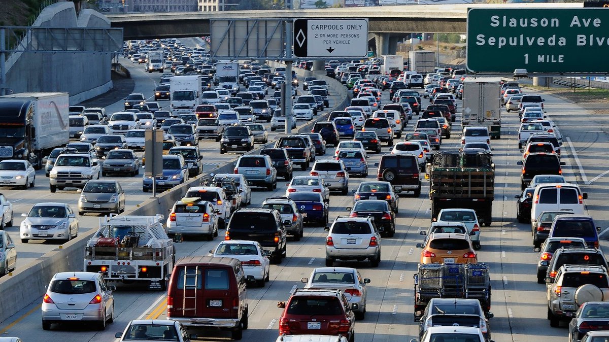 the_transit_guy's tweet photo. California before and after gas powered vehicles are banned in 2035. It doesn’t matter what cars are powered by, they still are grossly inefficient! https://t.co/h8sPRJmmNR