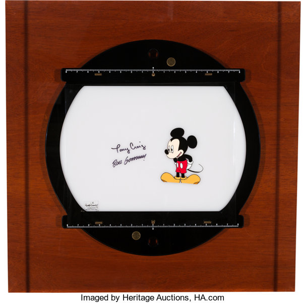 mintiknft's tweet photo. Do you know the animated Mickey Mouse NFTs are standing on a base inspired by the "animation discs"?
#veve #VeVeCommunity #VeVecollectibles #minticframe #MickeyMouse #disney https://t.co/p36QFf2lj6