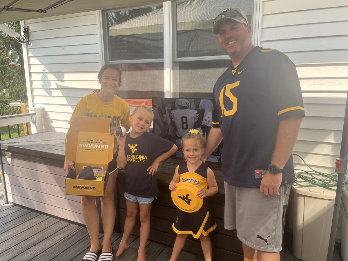 LHolbig's tweet photo. @WestVirginiaU Thanks for the prize pack!! #WVUMND https://t.co/5RHxeiPtYs