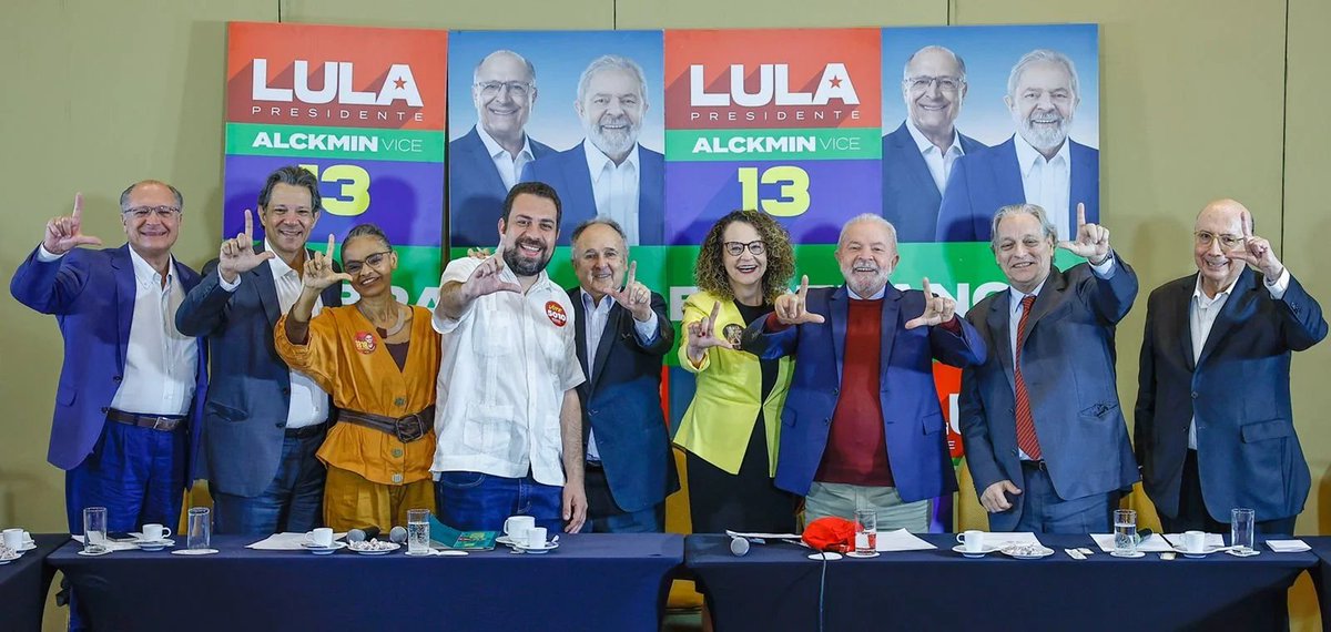 cynaramenezes's tweet photo. que foto linda. união pela democracia! https://t.co/OqH9ibYG9G