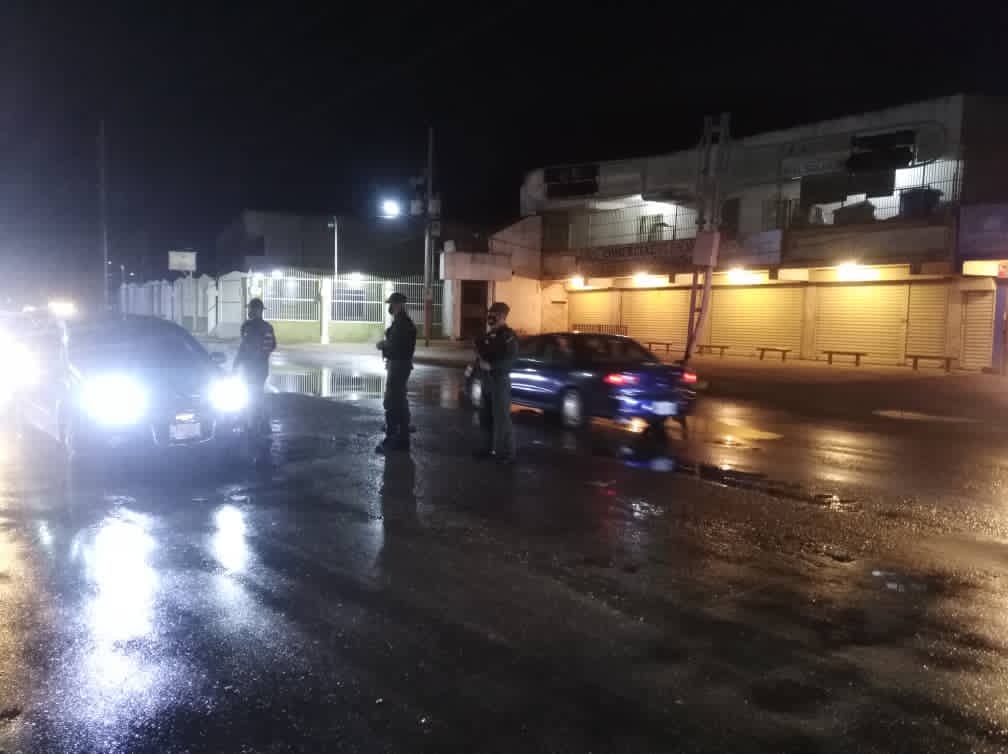 ChiritiY's tweet photo. #19Sep #GobiernoDeSoluciones
#PuebloYGNBIndetenibles 
#PatriaInvencible 
Desde muy tempranas horas, el personal militar de la Tercera Compañía del DESUR-ZULIA, se mantiene en las calles del municipio San Francisco, brindando la seguridad que nuestro pueblo requiere. https://t.co/ZZWXKj8Kkl