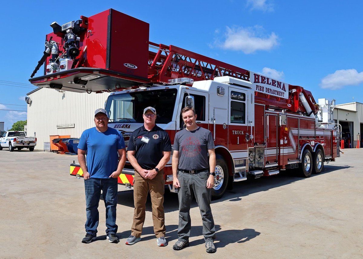 HughesfireHFE's tweet image. 𝕊𝕟𝕖𝕒𝕜 ℙ𝕖𝕖𝕜 of #HelenaFireDepartment (MT)'s new #Pierce 100' Velocity PUC Platform Aerial! The #HelenaFire team was recently at Pierce for the final inspection. We are excited to get this unit to Montana and in service!
#FireFightersChoosePierce #PerformLikeNoOther