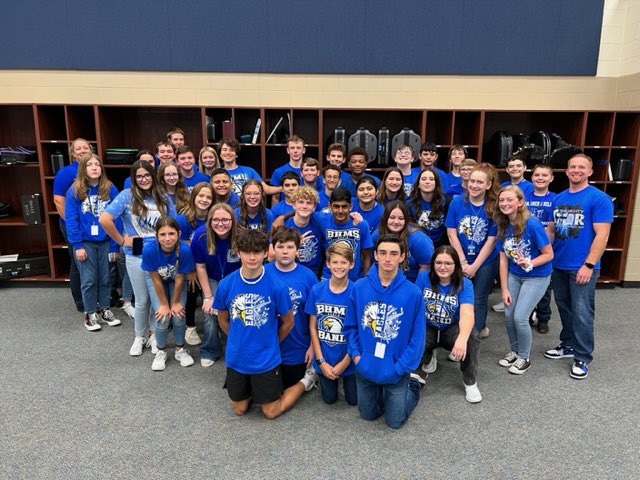 BarbersHillMSN's tweet photo. BHMSN 8th grade Band students performed at the Varsity Football game.        💙🦅💙 https://t.co/eQOCFR8PvO