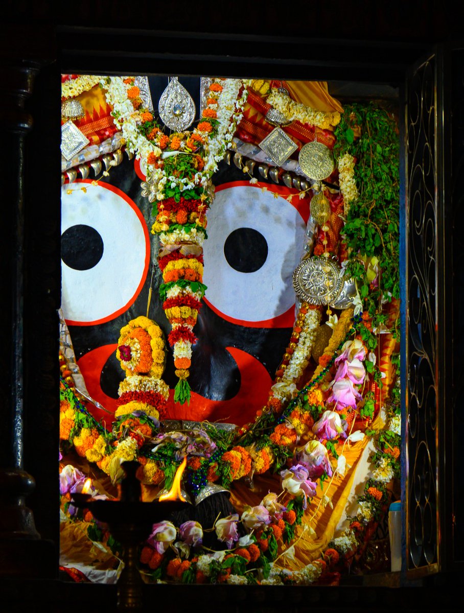 _Someonealone__'s tweet photo. "ନୁହେଁ ମୁଁ ପ୍ରଭୁ ଭକ୍ତ ସାଲବେଗ,
ନୁହେଁ ମୁଁ ଵନ୍ଧୁ ମହାନ୍ତି
ନା ହୋଇ ପାରିବି ଦାସିଆ ବାଉରୀ
ଶୁଣିମା ହେଉହେ ମୋର ଗୁହାରୀ।
ନଡ଼ିଆ ଟିଏ ମୁଁ ଯାଚି ପାରୁନାହିଁ,
ସକ୍ଷମ ଶେତିକୁ କାହିଁ,
କିଞ୍ଚିତେ ଭକତି ଘେନିବ ଠାକୁରେ
ସେତିକି ଵିଶ୍ଵାସ ଅଛି।"

#ଜୟଜଗନ୍ନାଥ🙏 https://t.co/Docwc8hcDB