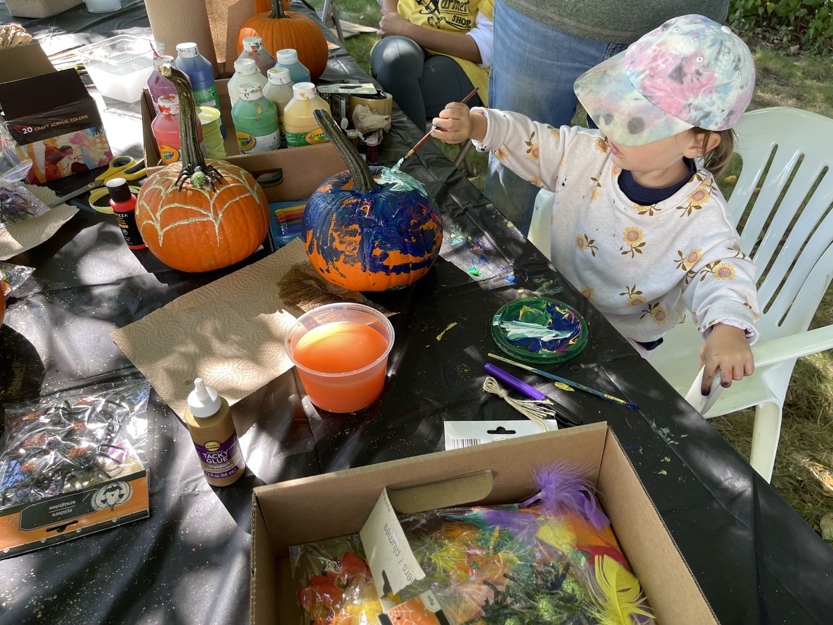 InnovateGlosta's tweet photo. Thanks to #CommonCrow Market for inviting us to #CrowFest this weekend! It's not too late to SIGN UP for a NO-COST Home Energy Assessment: https://t.co/fLJMdfmc2R
#Gloucester #ClimateChange #BuyLocal #ShopLocal #CapeAnn #GloucesterEnergyChallenge #EnergyEfficiency https://t.co/kGnsOTO1ES