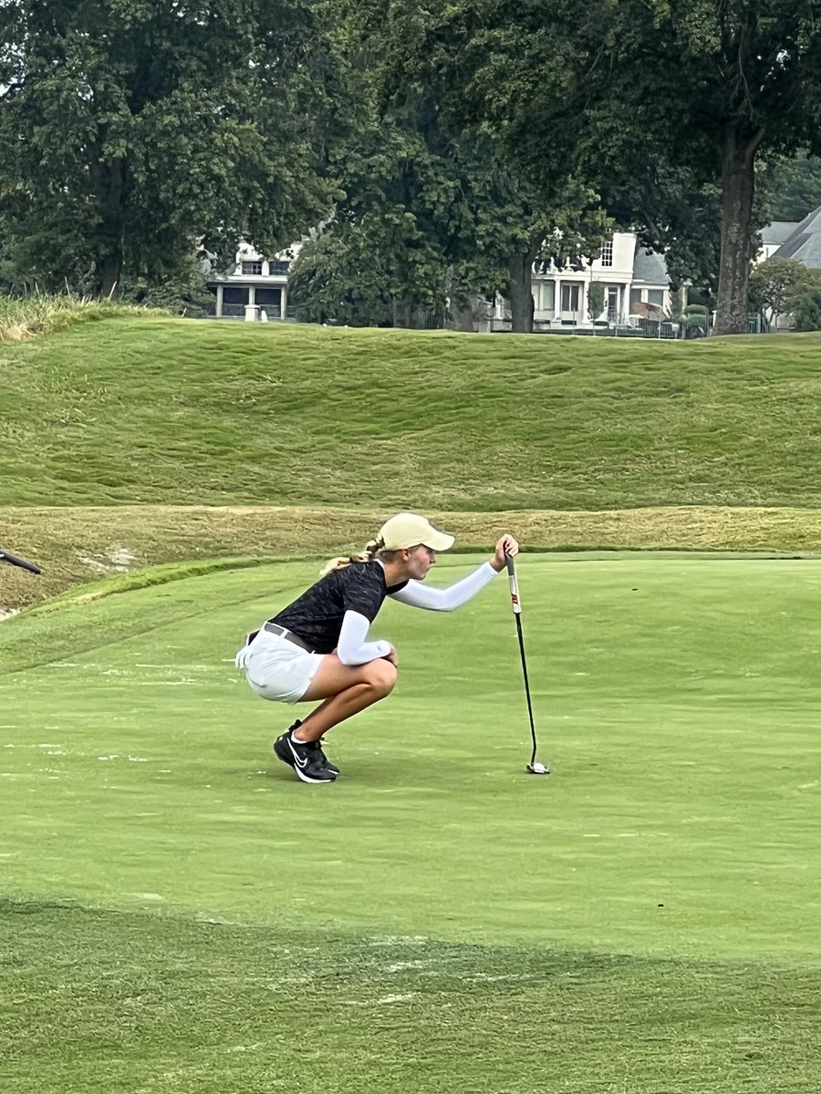 The Deacs remain in 5th at the second round turn. Freshman <a href="/AnneSterregolf/">anne.sterregolf</a> is -3 and in 10th on the individual leaderboard in her debut!

📊: deacs.info/3BOFI5E

#GoDeacs 🎩⛳️