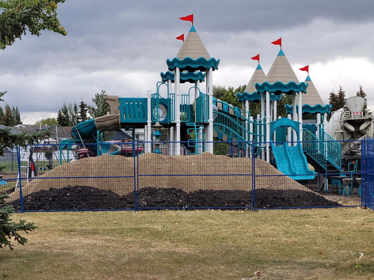 The fabulous new Hearthstone playground in the <a href="/CityofLacombe/">City of Lacombe 🇨🇦</a> is nearing completion. It is sure to promote some creative play and stories of make believe. #lovelacombe