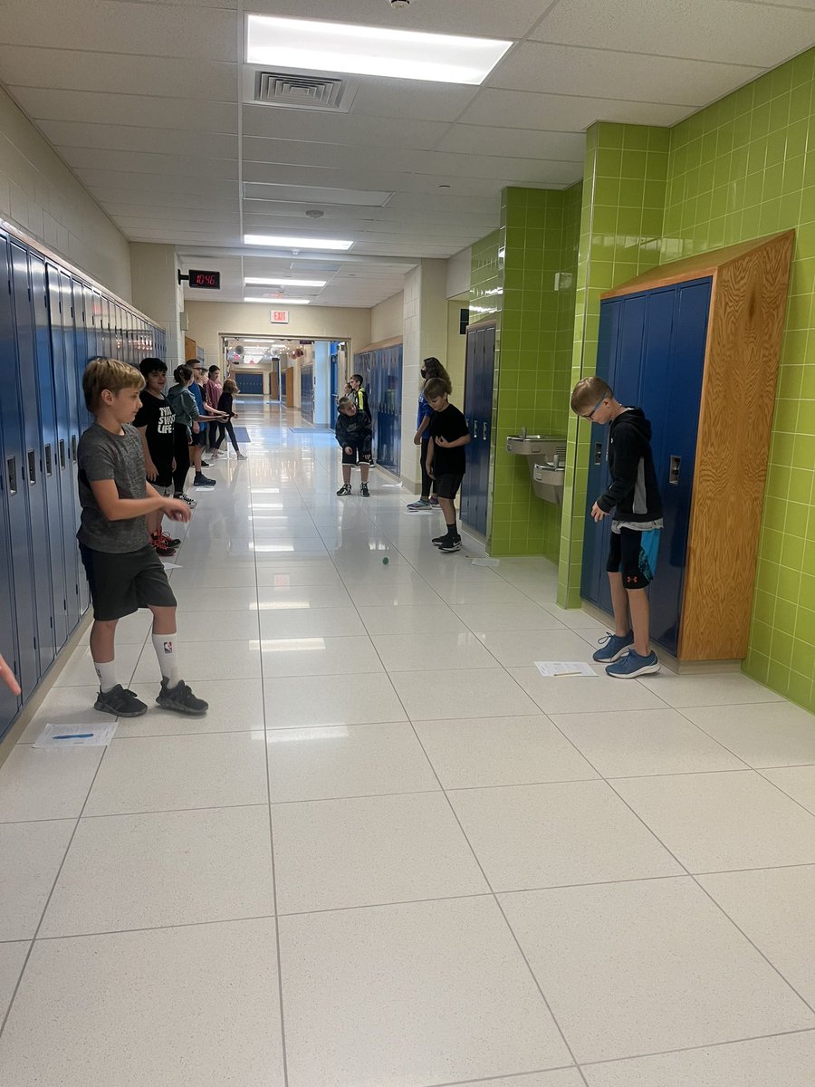 hasd_wen's tweet photo. Sixth grade science students playing a game of โData Tossโ- showing they can collect both qualitative and quantitative data ๐๐ ๐
#ScienceFlex ๐ช๐ป https://t.co/b6FaR60Zas