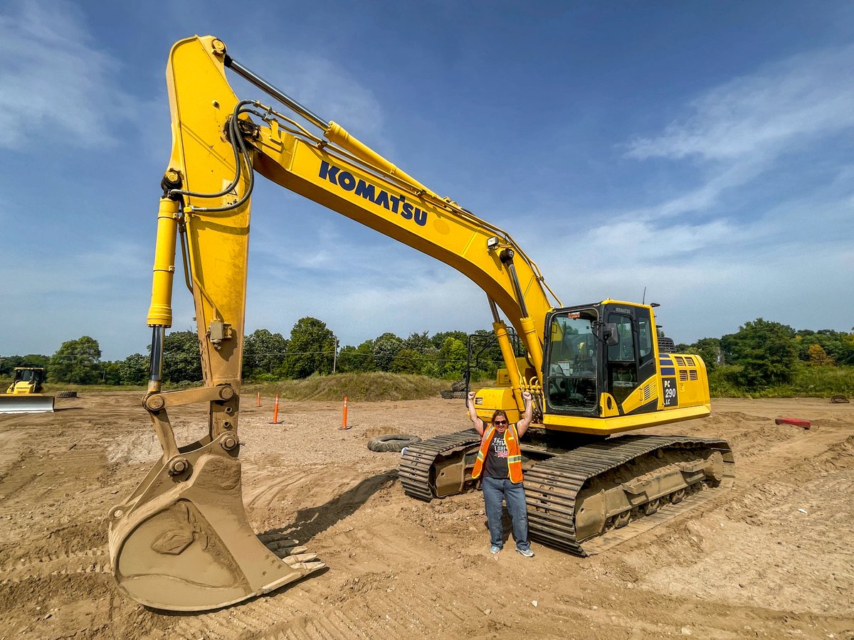 ExtremeSandbox's tweet photo. This is Molly. 

It has been a dream of Molly's to operate construction equipment. She found out about us last week while in town with her husband, and called right away. Seeing her excitement when she walked in the door is why we do what we do. Way to go Molly! https://t.co/44Tv294ykT