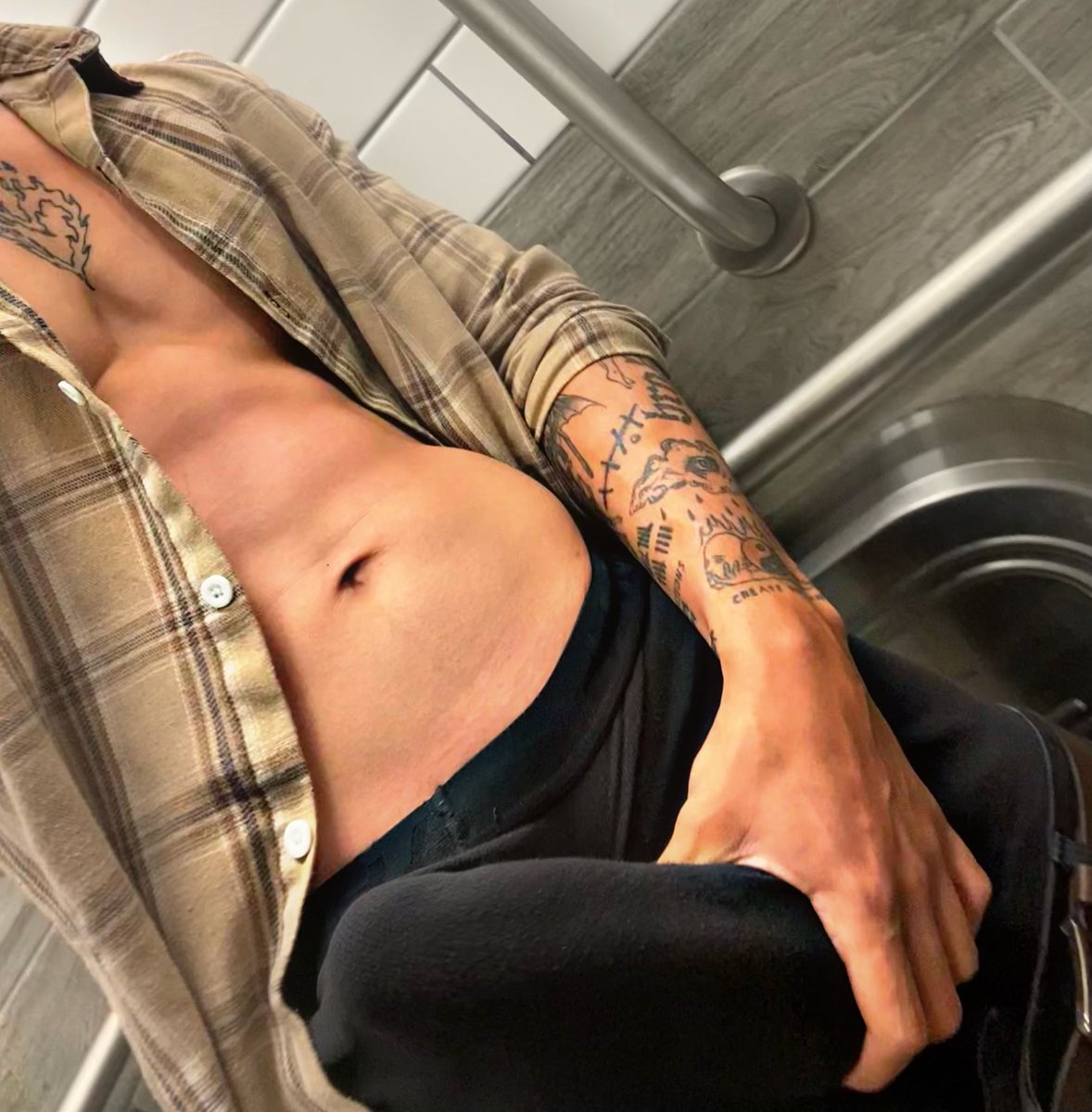 jaaygrimey's tweet photo. I gotta crush on you🥴Do you have one on me? Check ✅for Yes ❌For no   https://t.co/wCwwUHcs0R https://t.co/k9OwsT4ueS