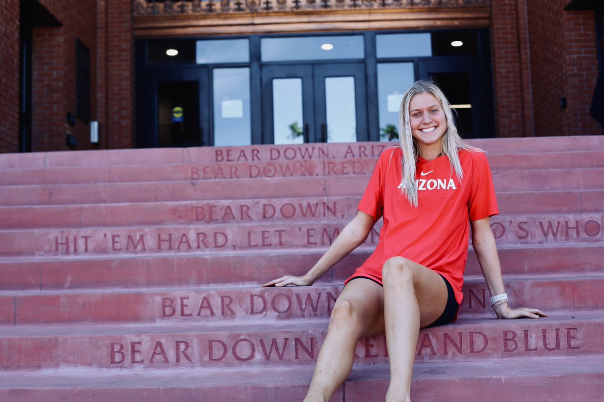 MarchMadnessWBB's tweet photo. 𝐁𝐈𝐆 smiles 😊 and 𝐁𝐈𝐆 energy 🔋 with @cate_reese ! Thank you for showing @MarchMadnessWBB your favorite spots on campus 😎

#NCAAWBB x @ArizonaWBB https://t.co/N8RzQJIRHK