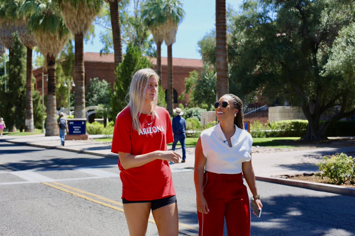 MarchMadnessWBB's tweet photo. 𝐁𝐈𝐆 smiles 😊 and 𝐁𝐈𝐆 energy 🔋 with @cate_reese ! Thank you for showing @MarchMadnessWBB your favorite spots on campus 😎

#NCAAWBB x @ArizonaWBB https://t.co/N8RzQJIRHK