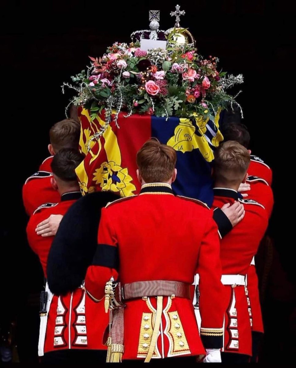 RPM306's tweet photo. These guys were amazing!  Your families must be so proud. 👏👏 #pallbearers https://t.co/tisrszivtL