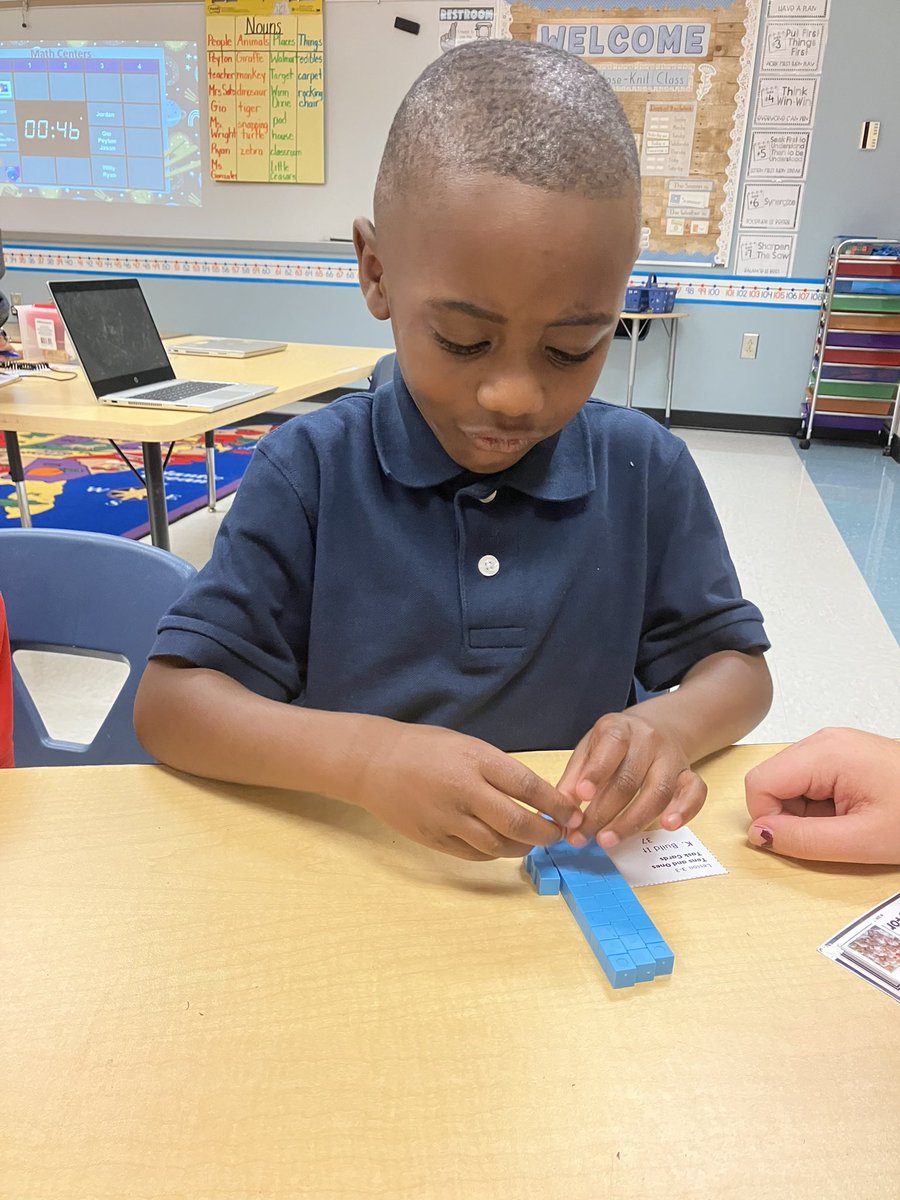 MsMostlyWright's tweet photo. Look at these first graders building 2 digit numbers with base ten blocks 🤩 https://t.co/bjJo9166xe
