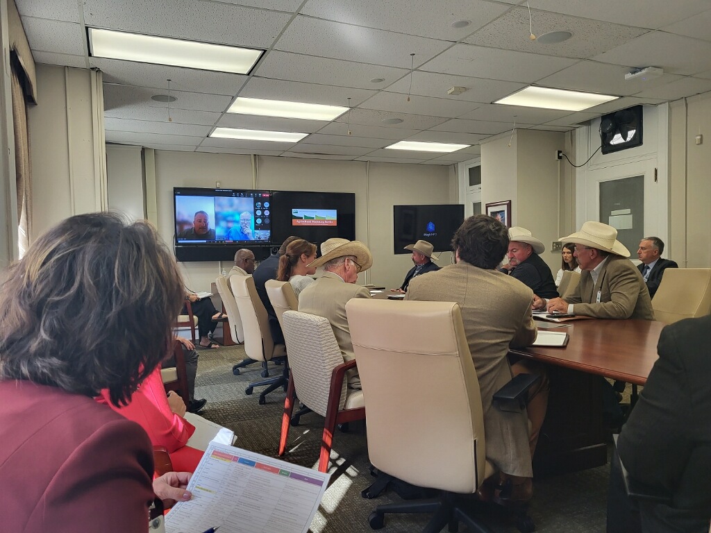 nationalbison's tweet photo. ~MEMBERSHIP MONDAY~
Here is a glimpse into the Washington D.C. Roundup! Our delegation is there today and tomorrow for meetings and outreach.
#bison #nationalbison #capitolhill #washingtondc #outreach #policy #education #membershipcounts
📸 NBA Program Manager, Lydia Whitman https://t.co/c1dlGJUMn0