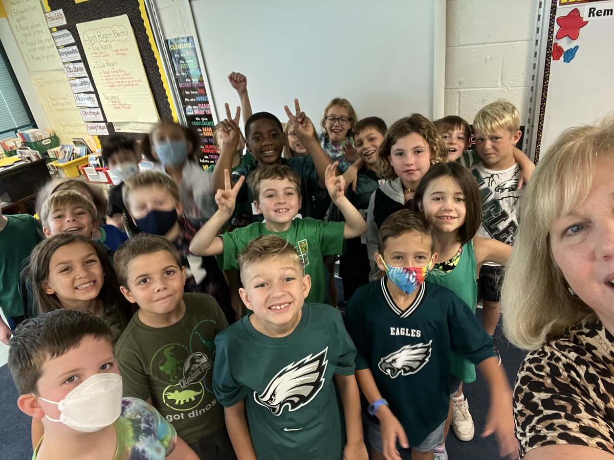 MrsHaskellMc's tweet photo. Fly Eagles Fly!  A little Eagles spirit!  #rascalsrock https://t.co/Uxt5YhlV0F