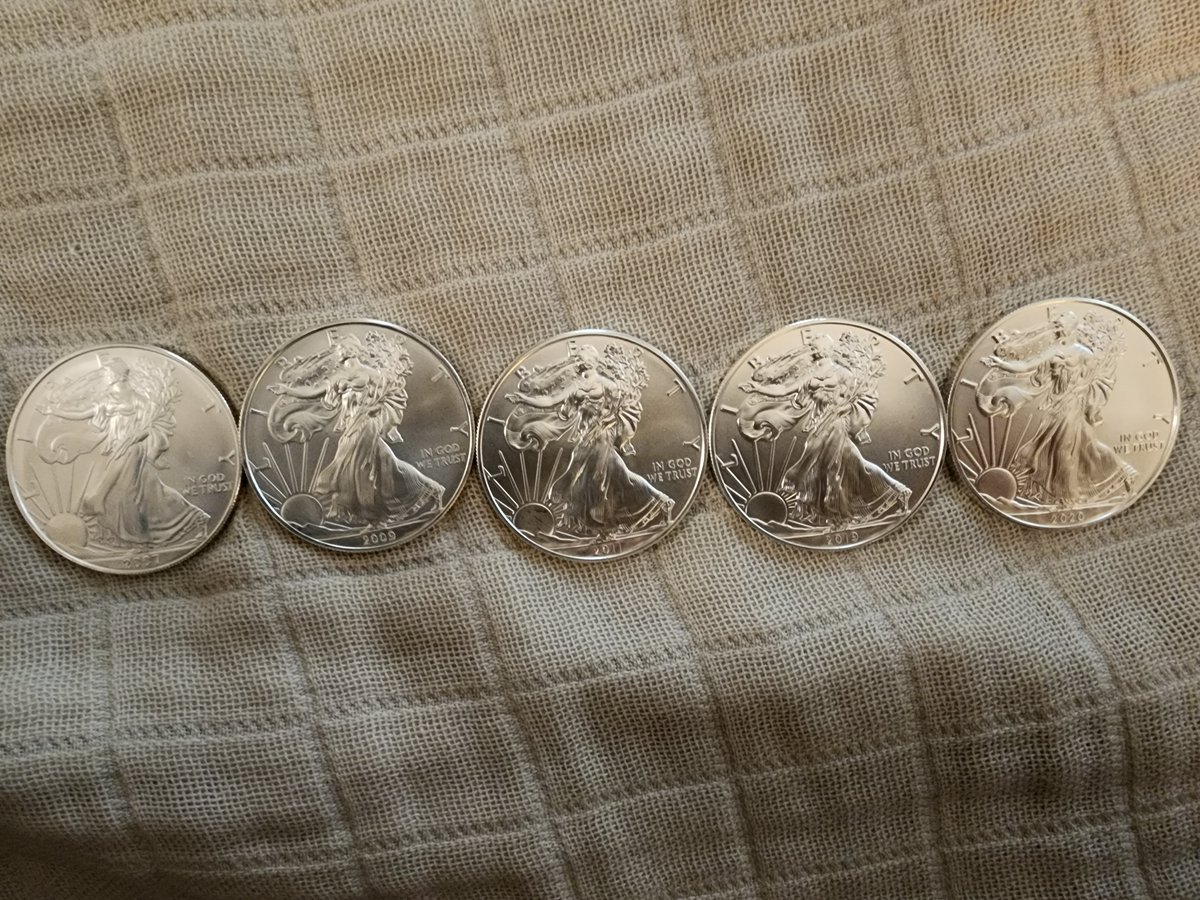 frankntati's tweet photo. 5 kids, 5 Silver Eagles for my future little silver stackers. #silverinmystocking #silverchristmas #wallstreetsilver #economyninja https://t.co/QR4lyiR7aq