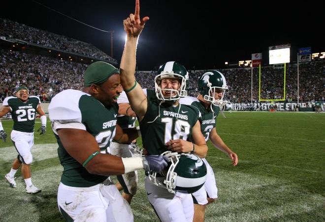 BTgridiron's tweet photo. Next Mon Sep 26 @ 7 PM the Big Ten Network is airing a special on the Little Giants play where Mr Bates threw a TD in OT to beat Notre Dame. https://t.co/vVtZpeHv9z
