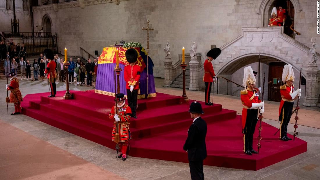 CNN's tweet photo. Queen Elizabeth II has been buried alongside her beloved husband, Prince Philip, at King George VI Memorial Chapel in Windsor following a private service https://t.co/LW0MoCLsti https://t.co/zqktsx7kin