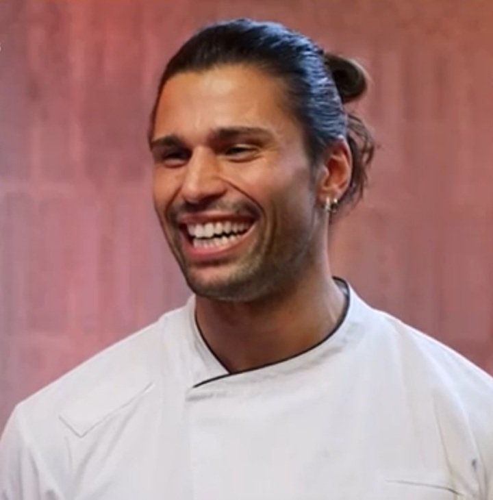 fogarblu's tweet photo. GRACIAS @LucaOnestini_11 por las risas. Vida es reรญr y hacer reรญr. Exprimir cada segundo... ๐ค๐
#ChefCelebrity #ChefOne #LucaOne19S https://t.co/6DxVhHu4F6